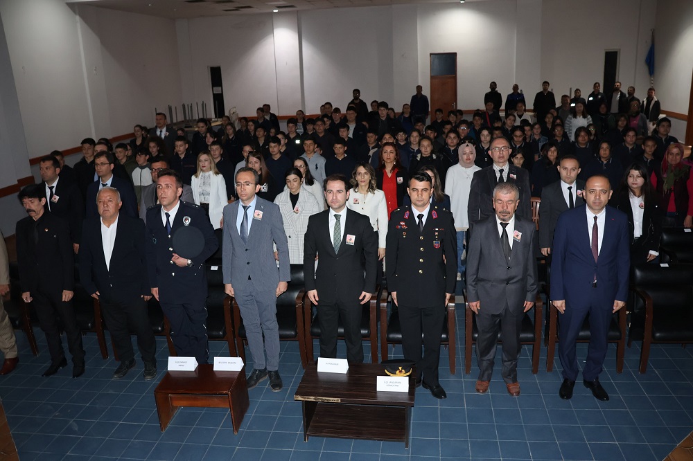 Kaymakamımız Sayın Ferdi AKGÜN 18 Mart Çanakkale Zaferi ve Şehitleri Anma Gününde Düzenlenen Programa Katıldı