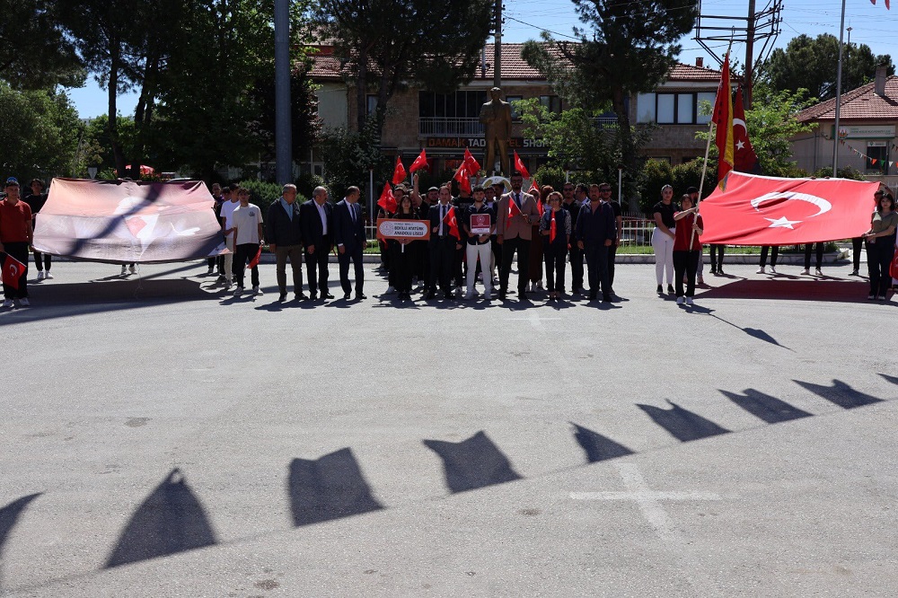 Kaymakamımız Sayın Ferdi AKGÜN Gençlik Haftası Etkinlikleri Kapsamında Düzenlenen Gençlik Yürüyüşüne Katıldı