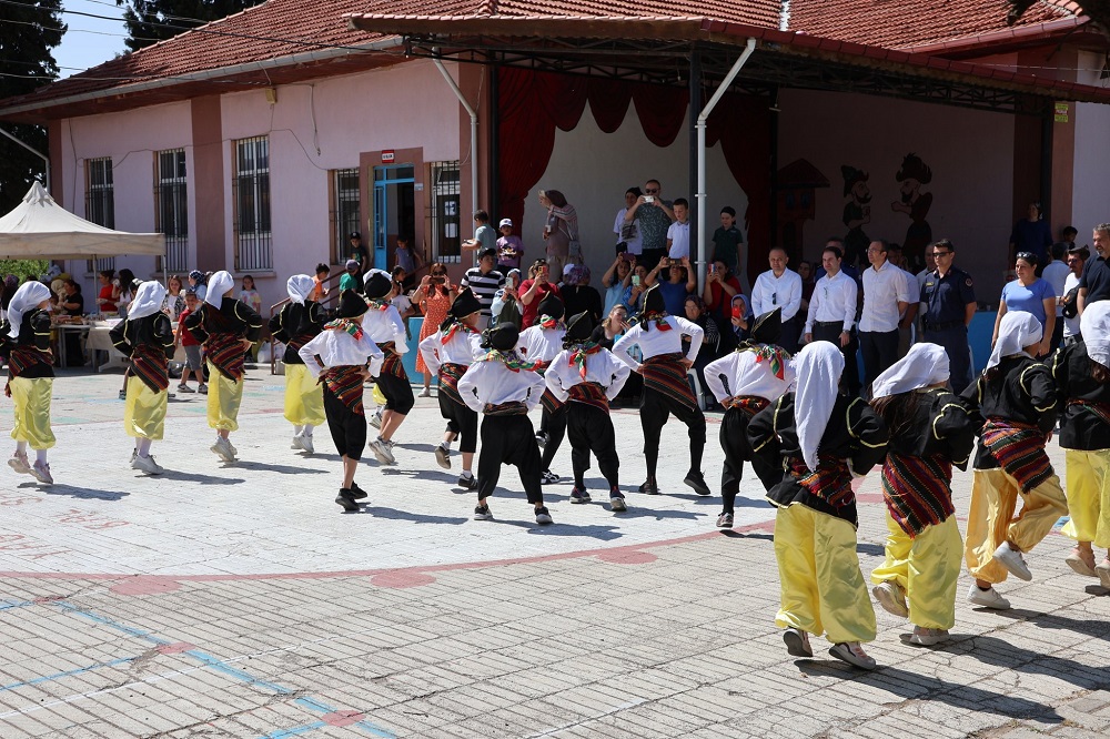 Kaymakamımız Sayın Ferdi AKGÜN Kurtuluş İlkokulu Tarafından Düzenlenen Yıl Sonu Kermesine Katıldı