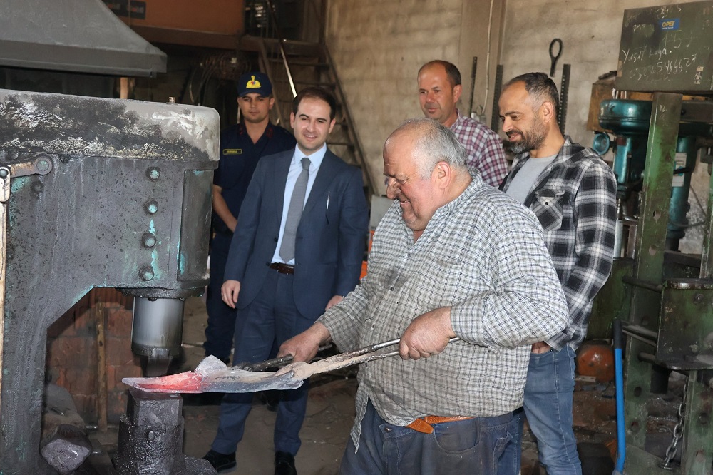 Kaymakamımız Sayın Ferdi AKGÜN İlçemiz Sanayi Sitesi Esnaflarımızı İşyerlerinde Ziyaret Ederek Hayırlı İşler Diledi